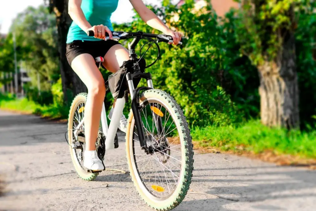 can a woman ride a 24 inch bike outdoor cycling