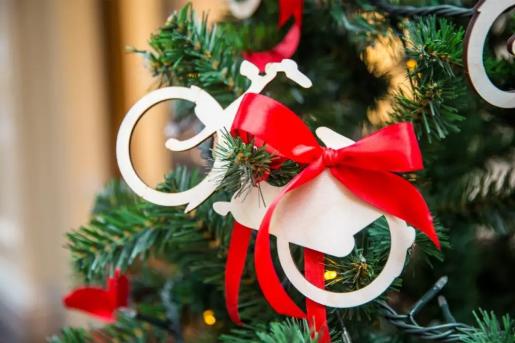 how to wrap a bike christmas tree