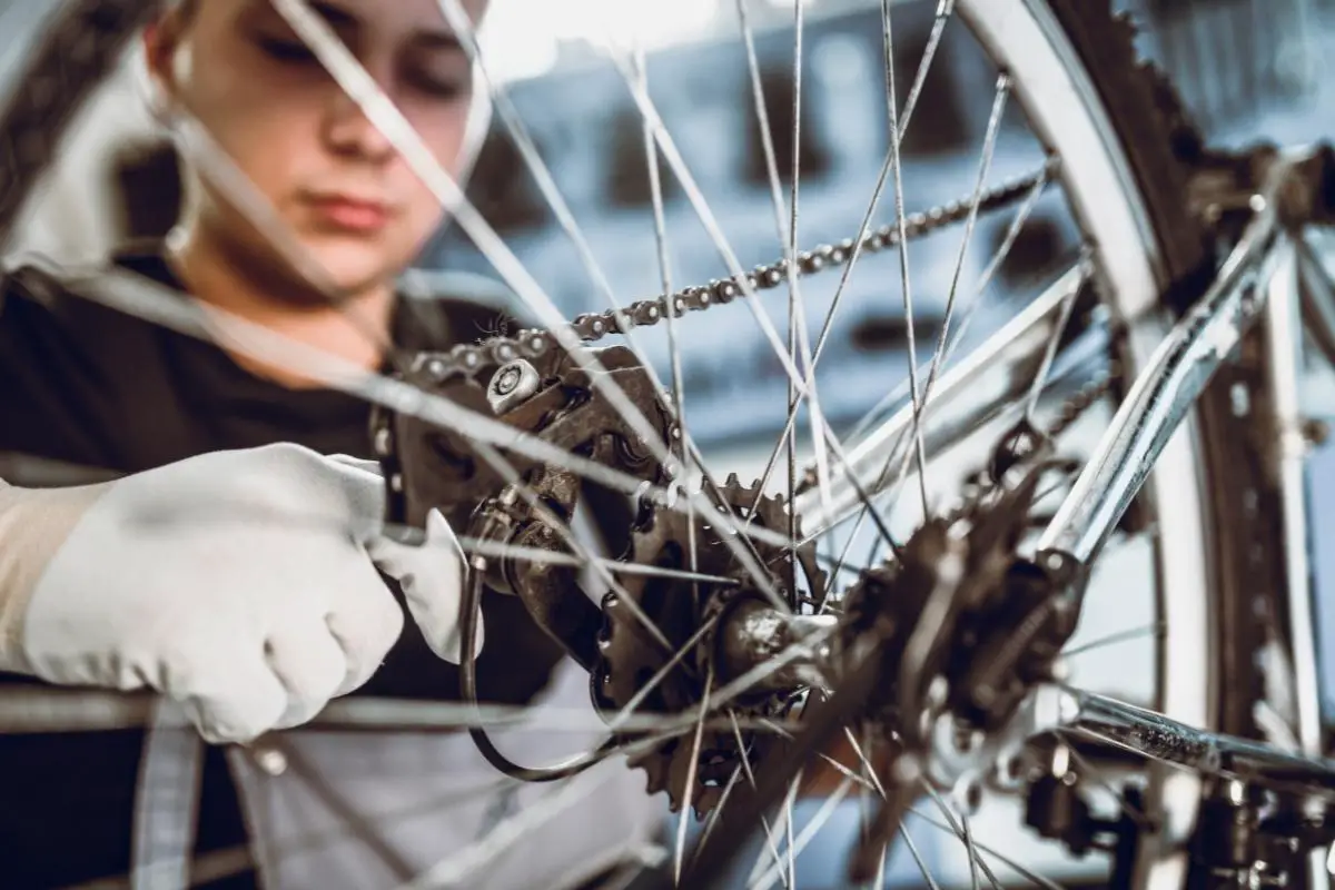 how to tighten a bike chain