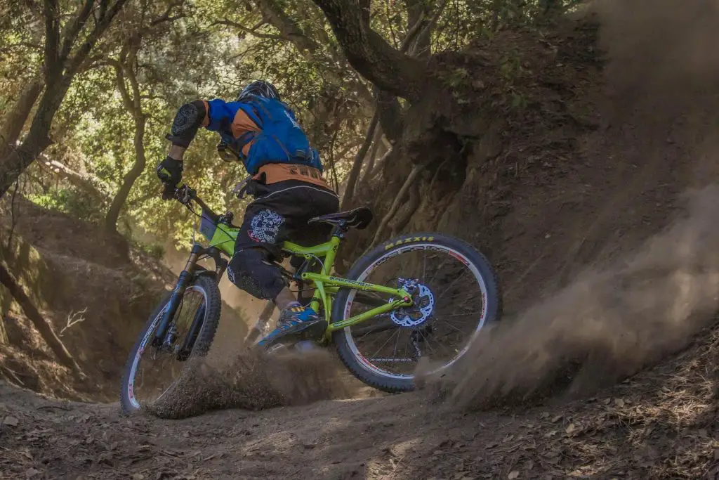road bike vs mountain bike offroad