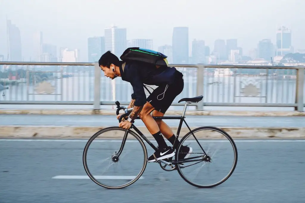 road bike vs mountain bike city biking